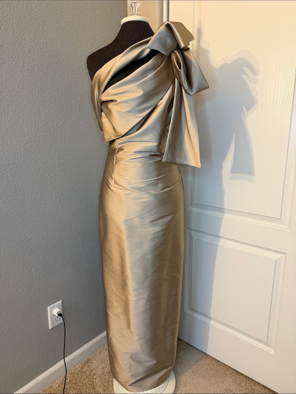 Sachin & Babi Bonnie Gown One-Shoulder Metallic Pewter Gown Bow Size 12 NEW - Picture 4 of 13